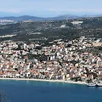 Luxury Laurus Penthouse With Awesome Sea View