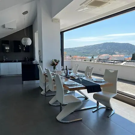 Luxury Laurus Penthouse With Awesome Sea View