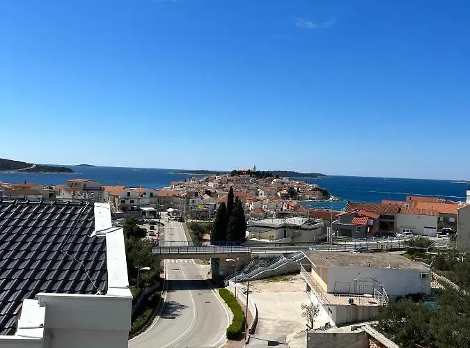 Luxury Laurus Penthouse With Awesome Sea View
