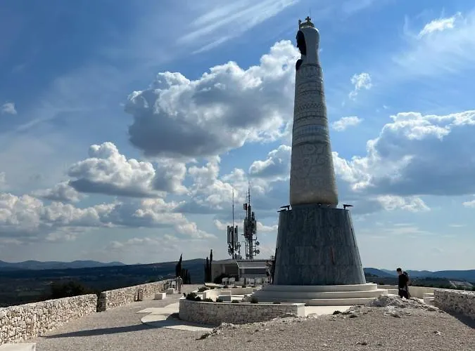 Luxury Laurus Penthouse With Awesome Sea View *