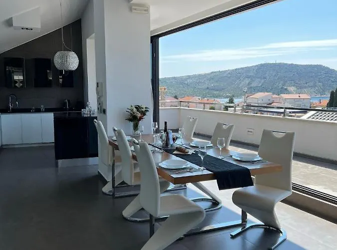 Luxury Laurus Penthouse With Awesome Sea View
