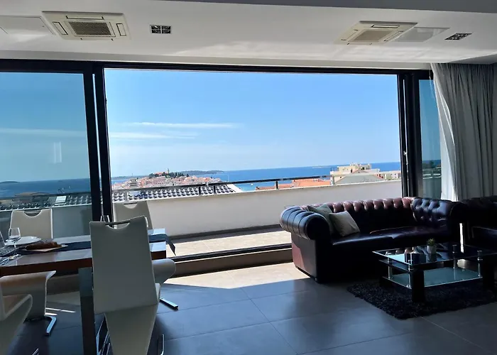 Luxury Laurus Penthouse With Awesome Sea View