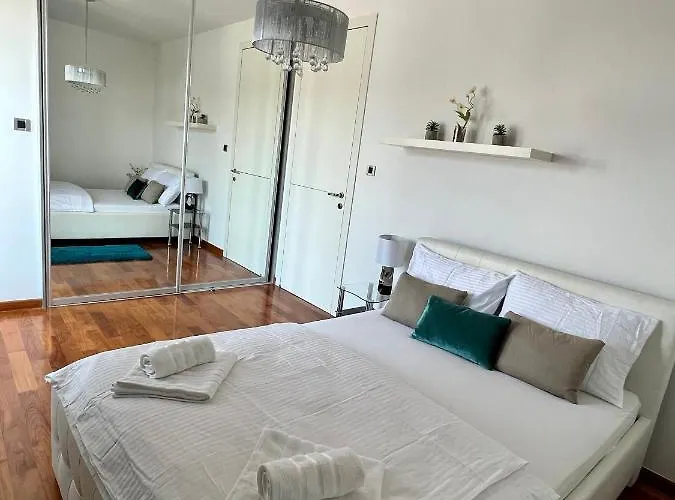 Luxury Laurus Penthouse With Awesome Sea View *