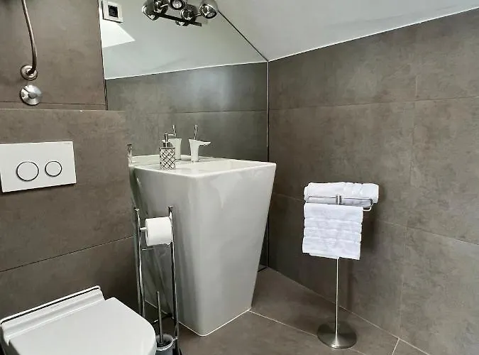 Luxury Laurus Penthouse With Awesome Sea View