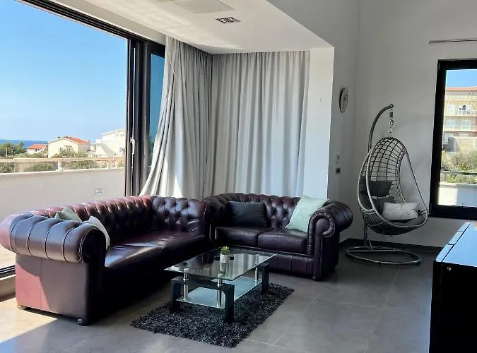 Luxury Laurus Penthouse With Awesome Sea View